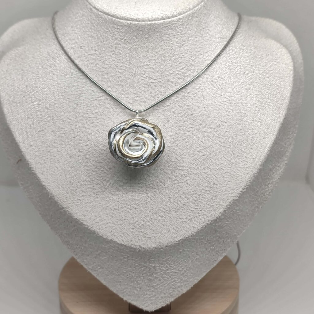 ment ethereal roses silver gold 3