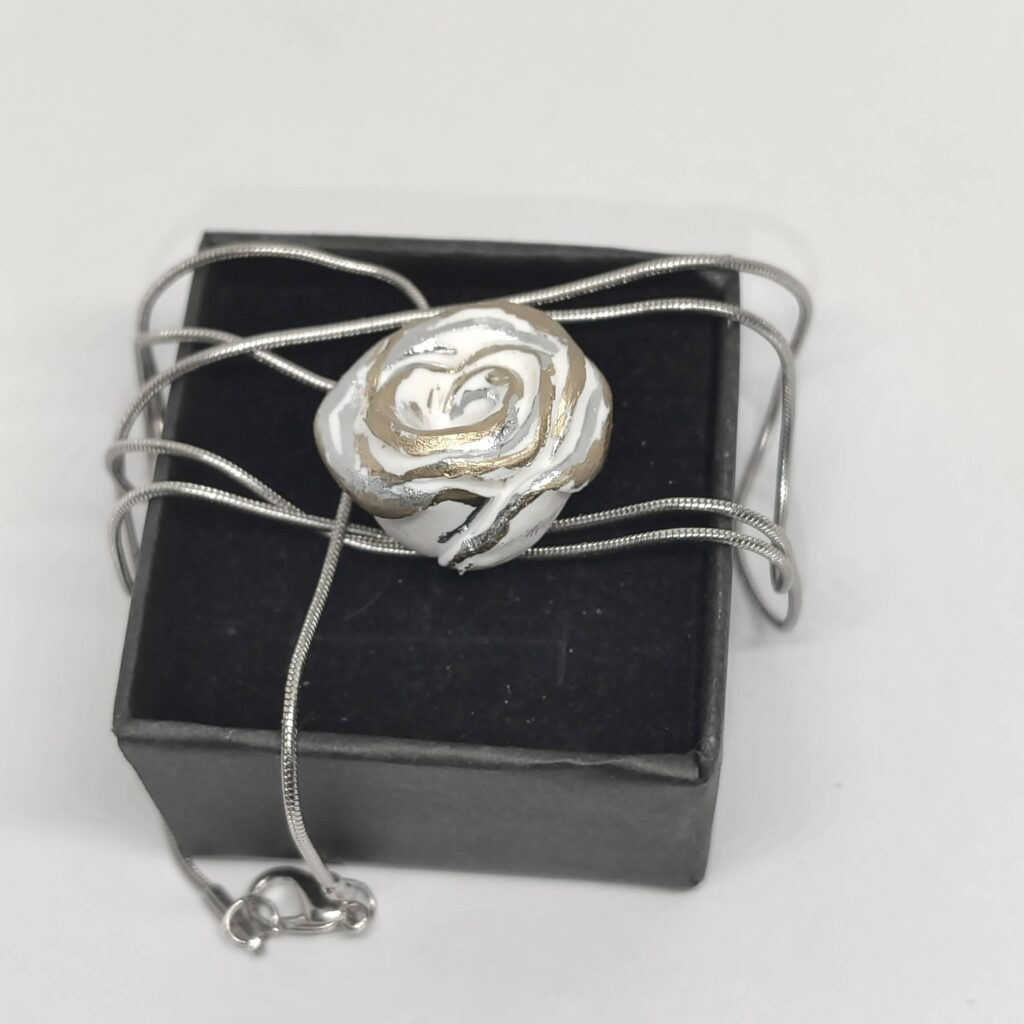 ment ethereal roses silver gold 4