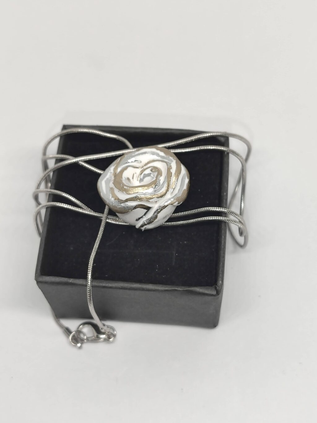 Μενταγιόν σειράς "Ethereal Roses" (χρυσό-ασημί) - Image 3