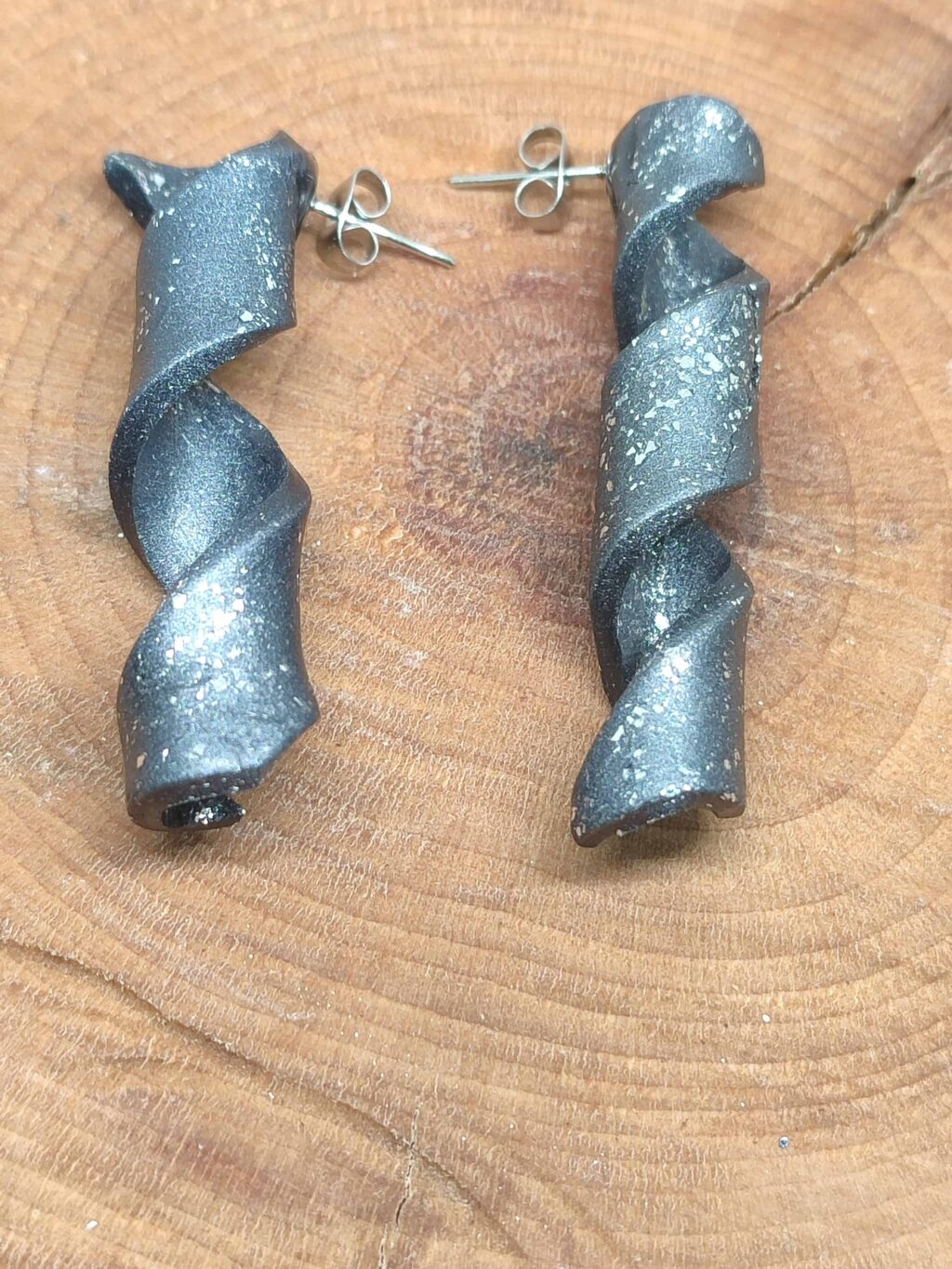 Σκουλαρίκια σειράς "Twisted Elegance" (metal grey-silver) - Image 4